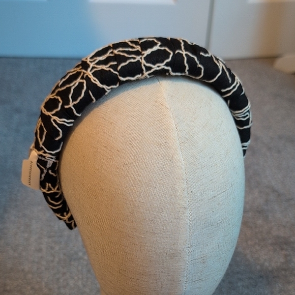 Anthropologie Puffy Black and Cream Floral Embroidery String Print Headband NWT - Picture 1 of 5